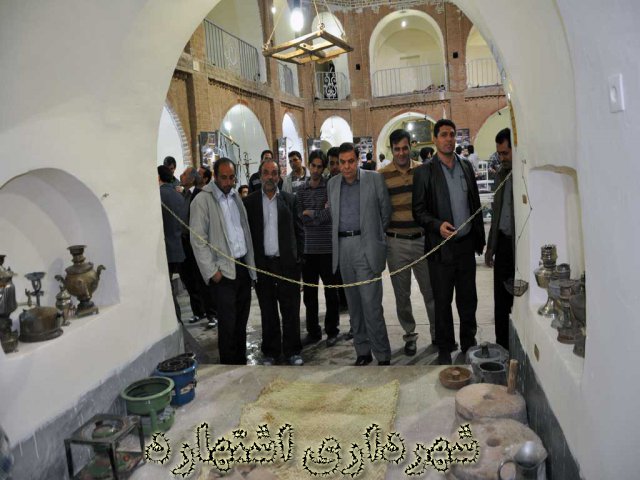 حضور شهردار در نمایشگاه اسناد و آثار قدیمی اشتهارد 